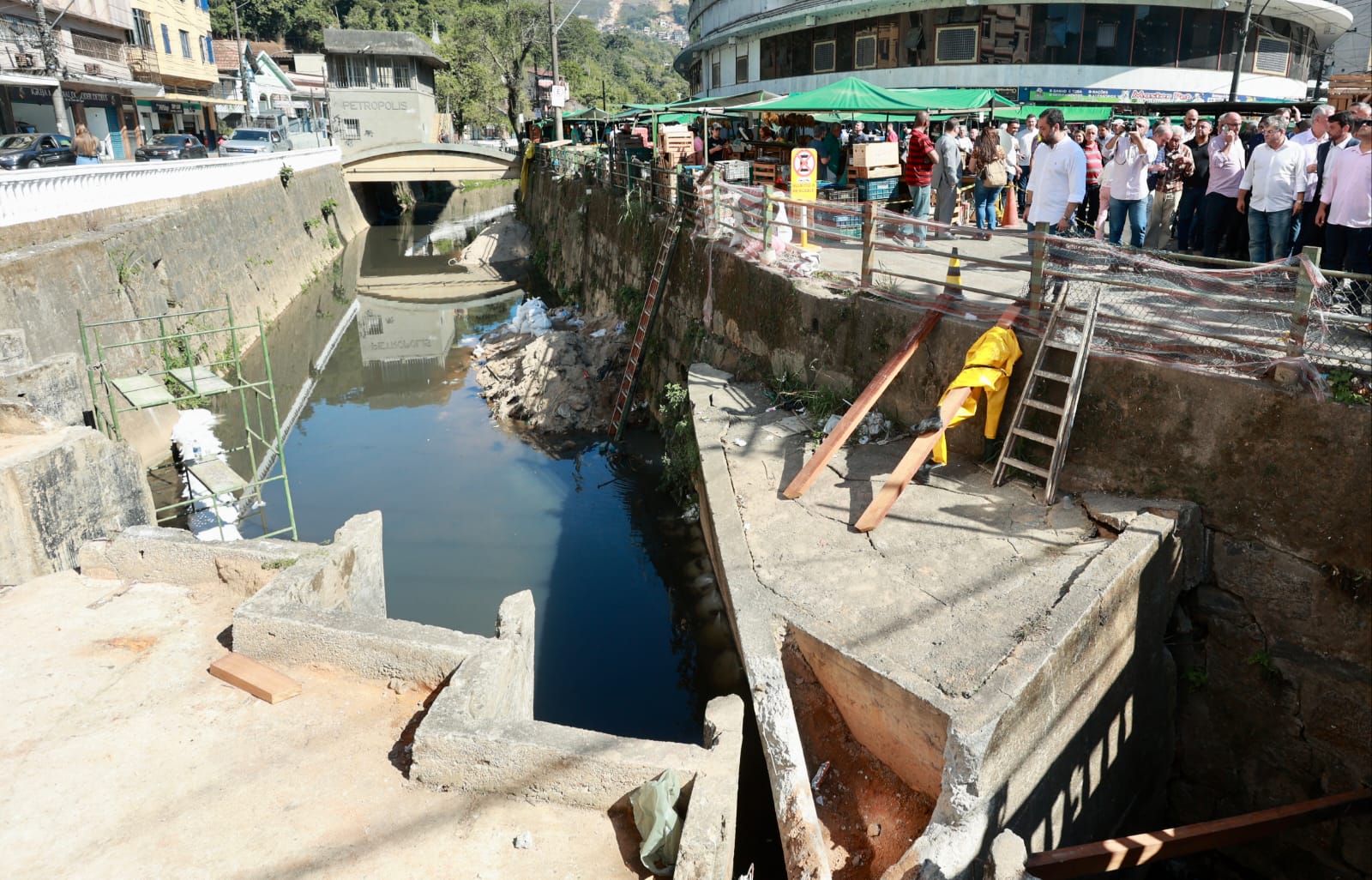 GOVERNADOR CLÁUDIO CASTRO VISTORIA OBRA DO TÚNEL EXTRAVASOR EM