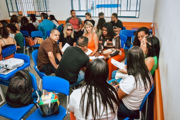 Professores da rede municipal de Itaboraí participam de formação continuada com foco em diversidade, justiça ambiental e preparação para o SAEB 3