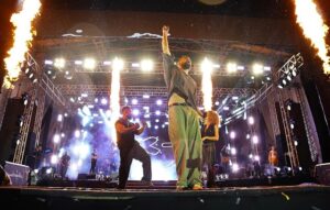 Itaboraí 192 anos Dilsinho e Gustavo Mioto aquecem a terceira noite de shows na cidade