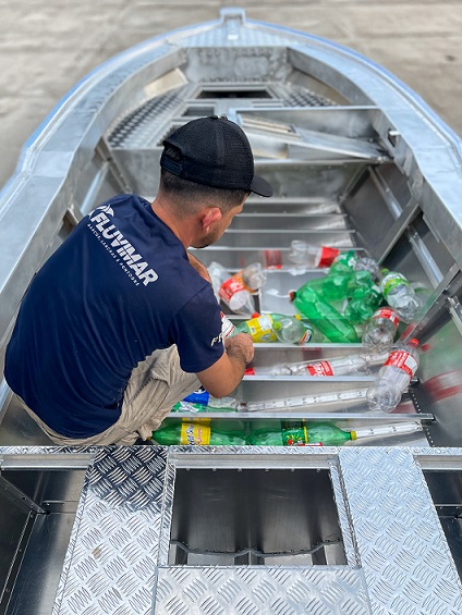 GARRAFAS PET VIRAM SISTEMA DE FLUTUAÇÃO EM BARCOS E AJUDAM A TRANSFORMAR 3 TONELADAS DE PLÁSTICO POR ANO