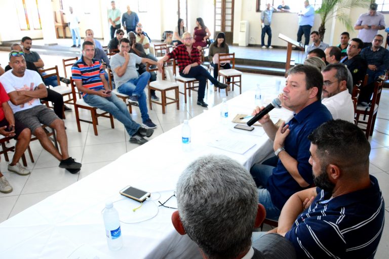 Audiência-Pública-da-Rodovia-BR-493-presidida-pelo-vereador-Enéis-e-com-participação-doPrefeito-Sadinoel-deputados-e-populares-5