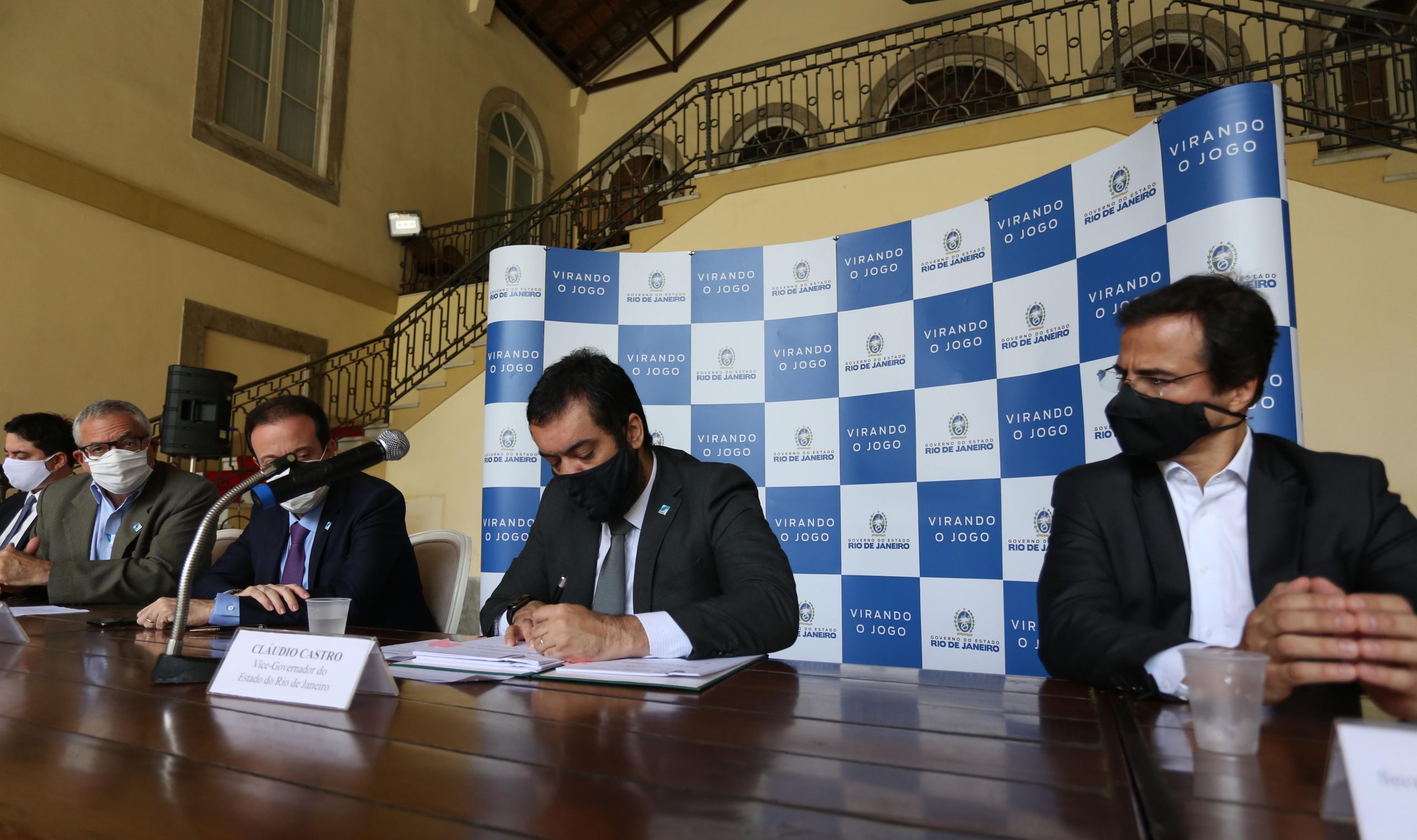 Governo do Rio e BNDES assinam contrato para modelagem do novo sistema de bilhetagem eletrônica