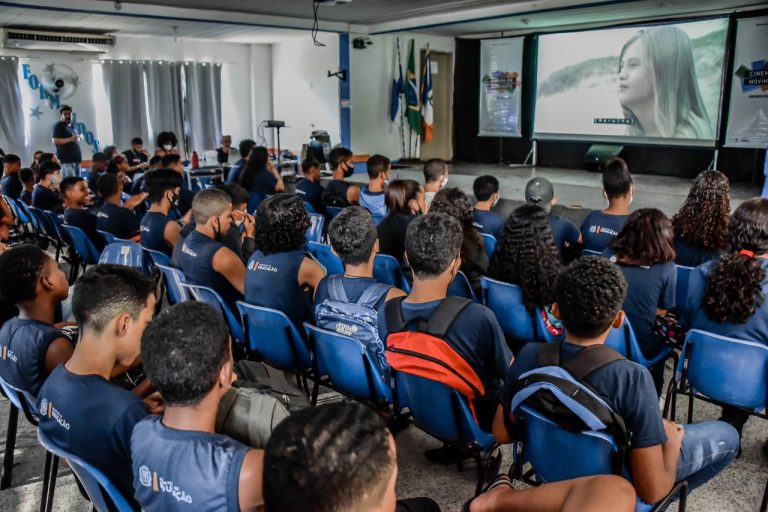 Projeto Cinema em Movimento chega às escolas de Itaboraí (2)