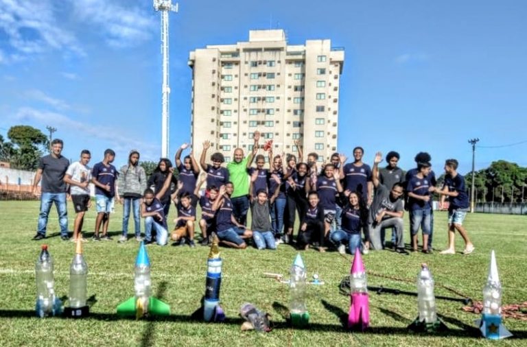 Estudantes da rede municipal de Itaboraí lançam foguetes e desenvolvem pensamento científico (2)