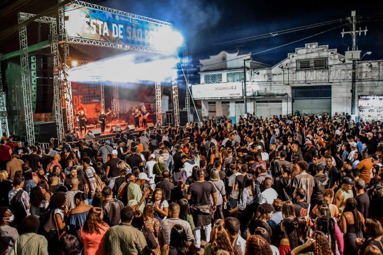 Festividades de São Pedro reúnem centenas de famílias e agitam Venda das Pedras (3)