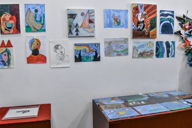 Releituras de quadros clássicos feitas por alunos de Itaboraí em exposição na Casa de Cultura (1)