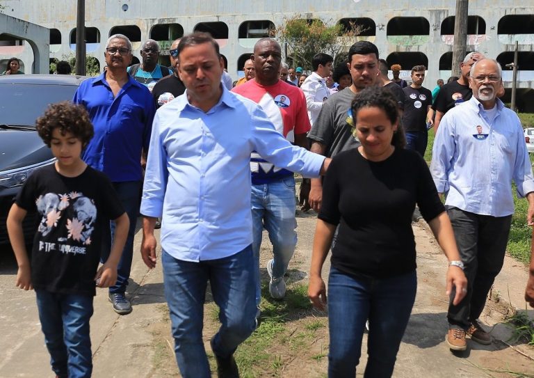 21.09 - Rodrigo Neves - visita a Ciep abandona em São Gonçalo - crédito Alex Ramos 1