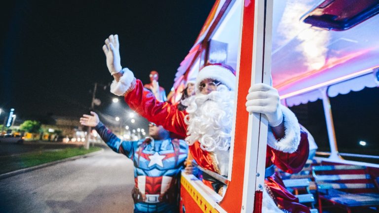 Chegada do Papai Noel e inauguração da decoração marcam abertura do Natal Luz em Itaboraí (9) (1)