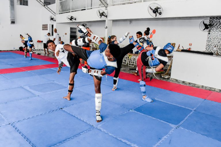 Alunos de projeto social de Itaboraí participam de 'aulão' com atletas nacionais e internacionais do Taekwondo (2)