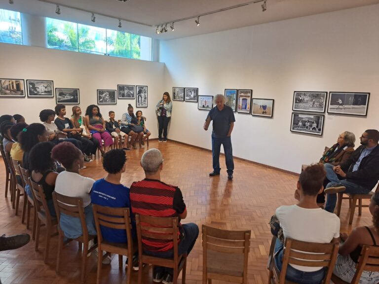 ssff - presidente Toninho Machado fala aos alunos do curso de fotografia.