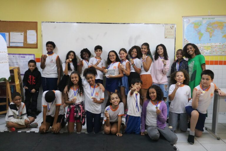 Escola Municipal Anísio Teixeira em Niterói recebe prêmio da embaixada francesa