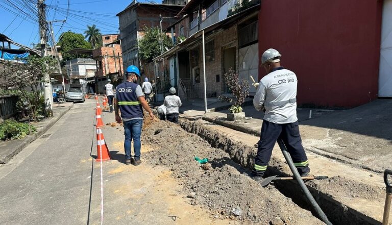 Mil metros de redes foram instaladas em ruas do Abacatão