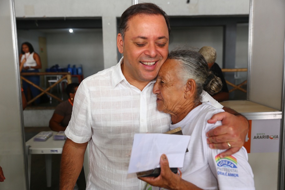 2025 01 10 - Prefeito Rodrigo Neves acompanha a entrega dos Cartões Araribóia - Alex Ramos (31)