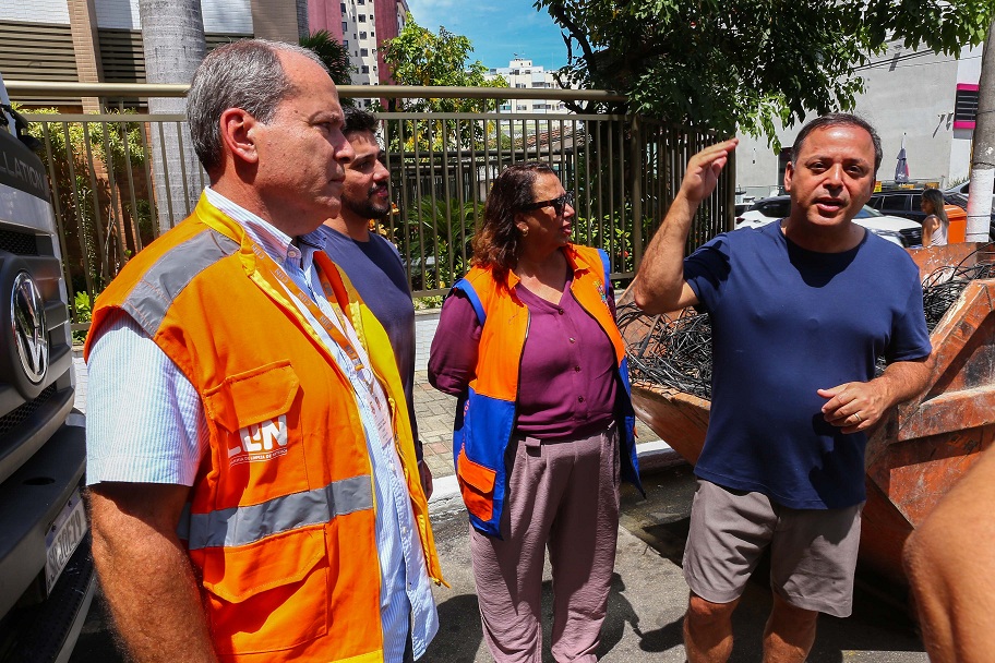 2025 01 22 - Prefeito participa da operação Caça Fios e Praça no Largo do Marrão - Alex Ramos (26)