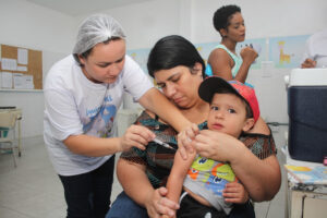 Vacinação Crianças. Foto: Julio Diniz