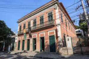 Museu Janete Costa de Arte Popular