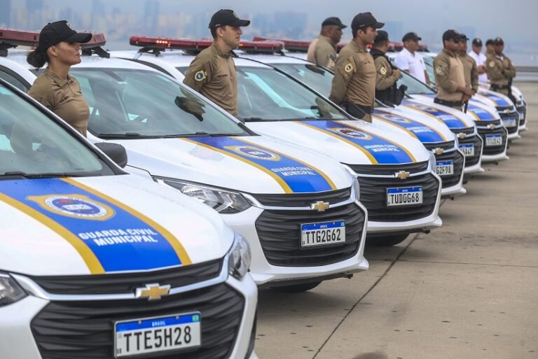 Prefeito participa da entrega de viaturas para Guarda Municipal no caminho niemeyer-7