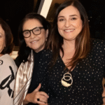 Marta Dantas, com as irmãs Márcia e Cacau Dias, que organiza encontro. Foto Toni Coutinho