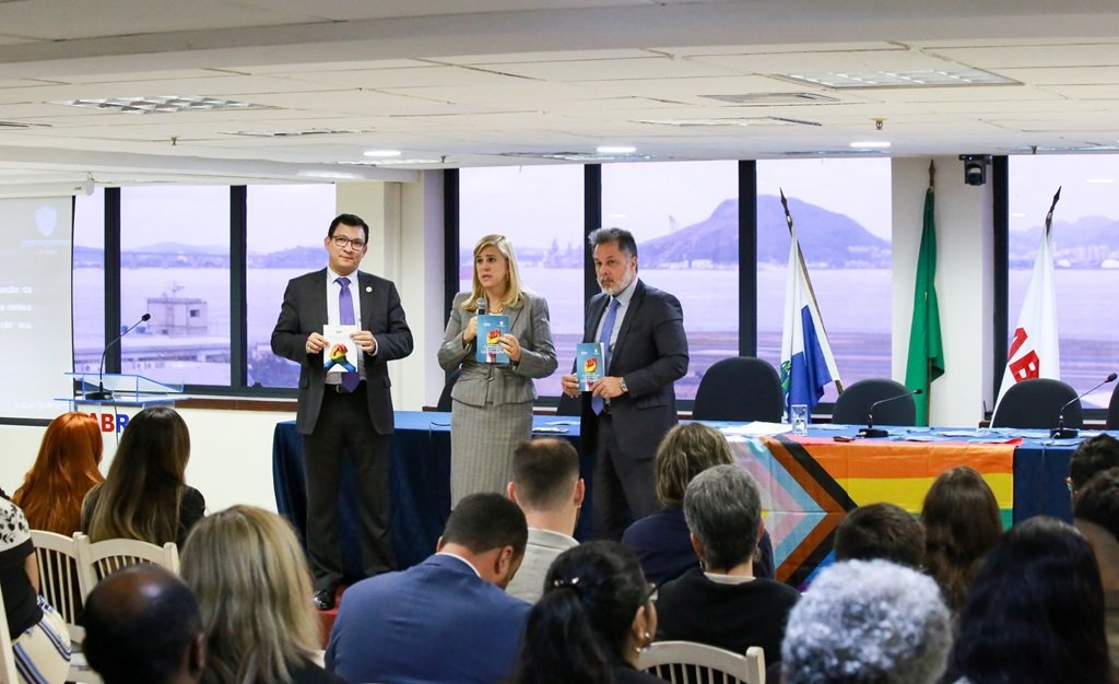 oabrj_lanca_cartilha_e_curso_de_formacao_de_delegados_e_delegadas_de_prerrogativas_lgbtqiapn_4
