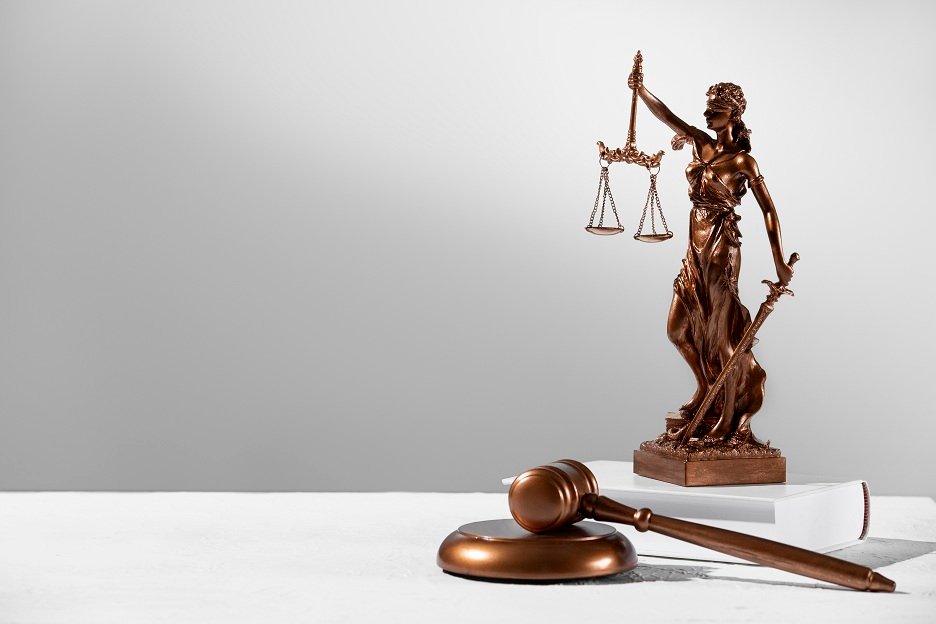 natureza-morta-com-balanca-da-justica site