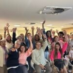 Participantes da roda de conversa festejam a vida