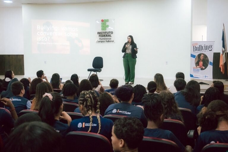 Prefeitura de Itaboraí realiza palestra sobre bullying para alunos da rede municipal (5)