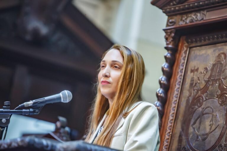 a74dfff2-4985-4193-bbd4-cc79ffde5c2c