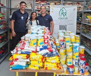 Colaboradora da Oncomed fez a entrega à Casa de Apoio à Criança com Câncer