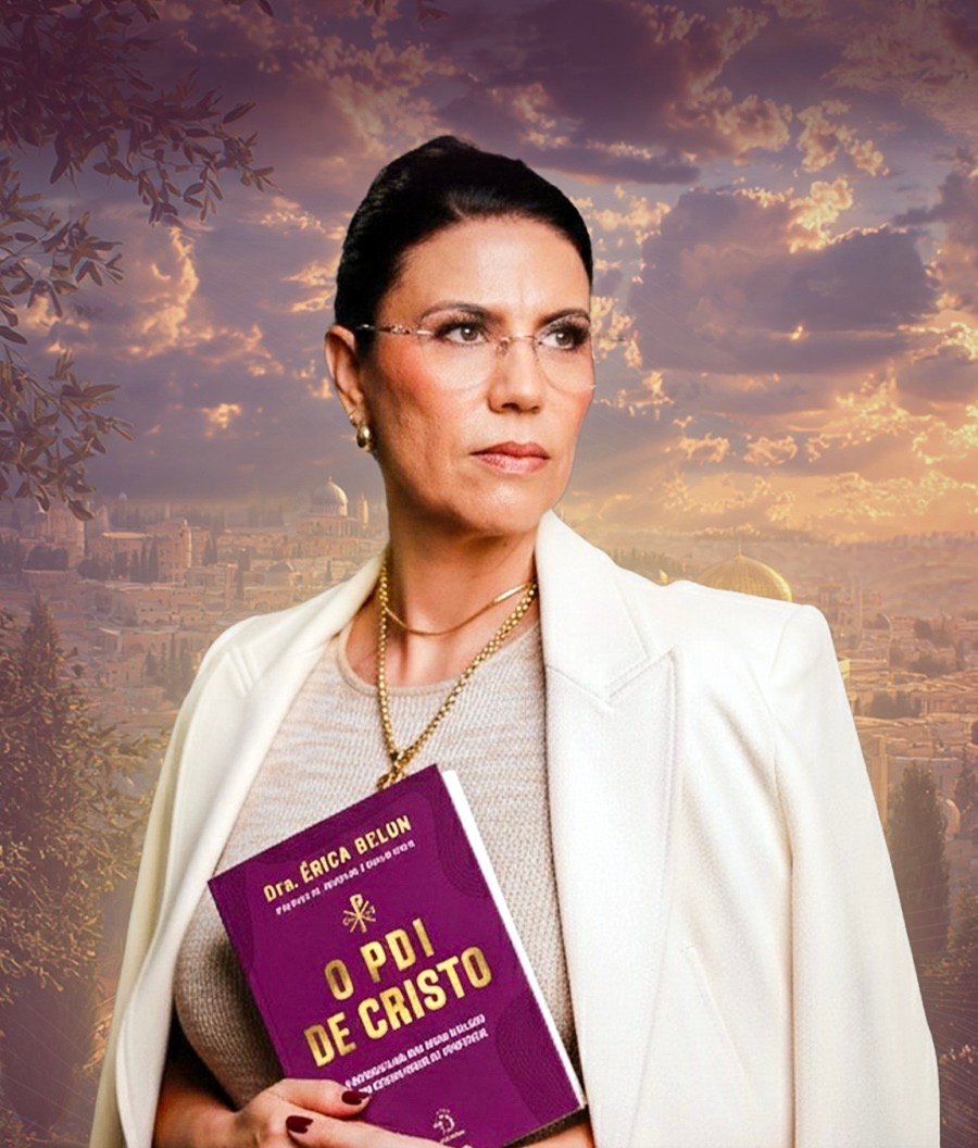 Érica Belon com o livro. Foto Divulgação (1)