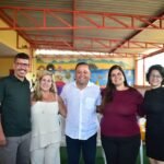 Distribuição de uniformes e materiais escolares em UMEI em Piratininga