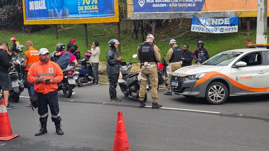 Fiscalização contra motos barulhentas no Cantagalo (2)