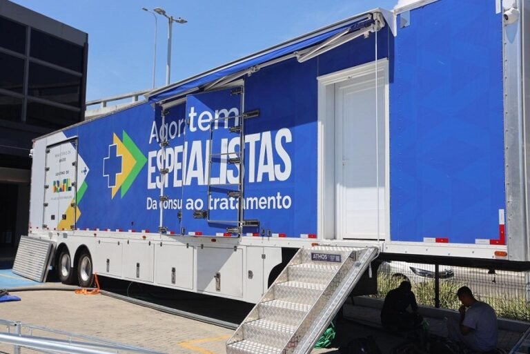 Luciana Carneiro - caminhão (1)