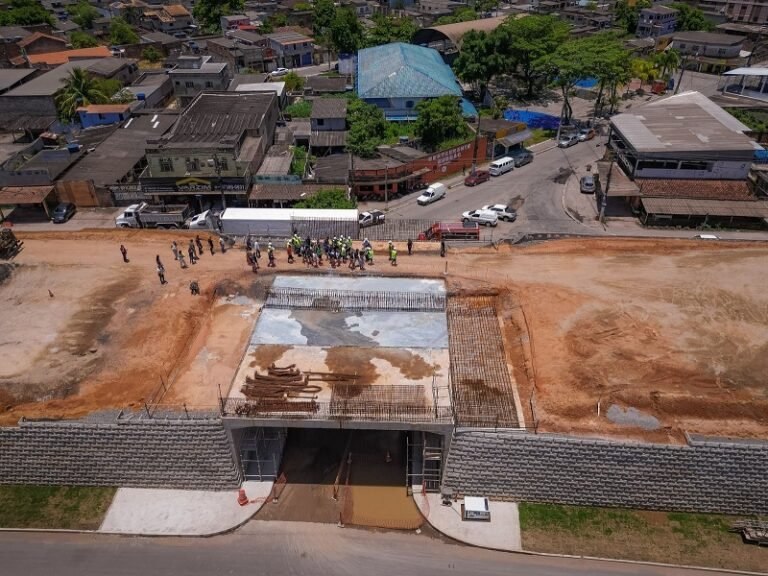 Ministro dos Transportes visita obras da BR-493 ao lado do prefeito de Itaboraí 1