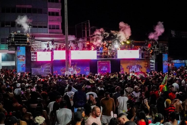 Em terceira noite de evento, Bom Gosto transforma Avenida 22 de Maio em grande roda de pagode 1