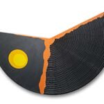 Gilberto Salvador_14 45 te encontro Gaudi_2023_acrílica sobre madeira e aço inox_Foto Gil Salvador copiar