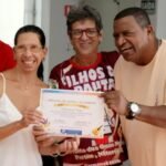 Jornalistas com o cantor Nêgo. Foto Divulgação