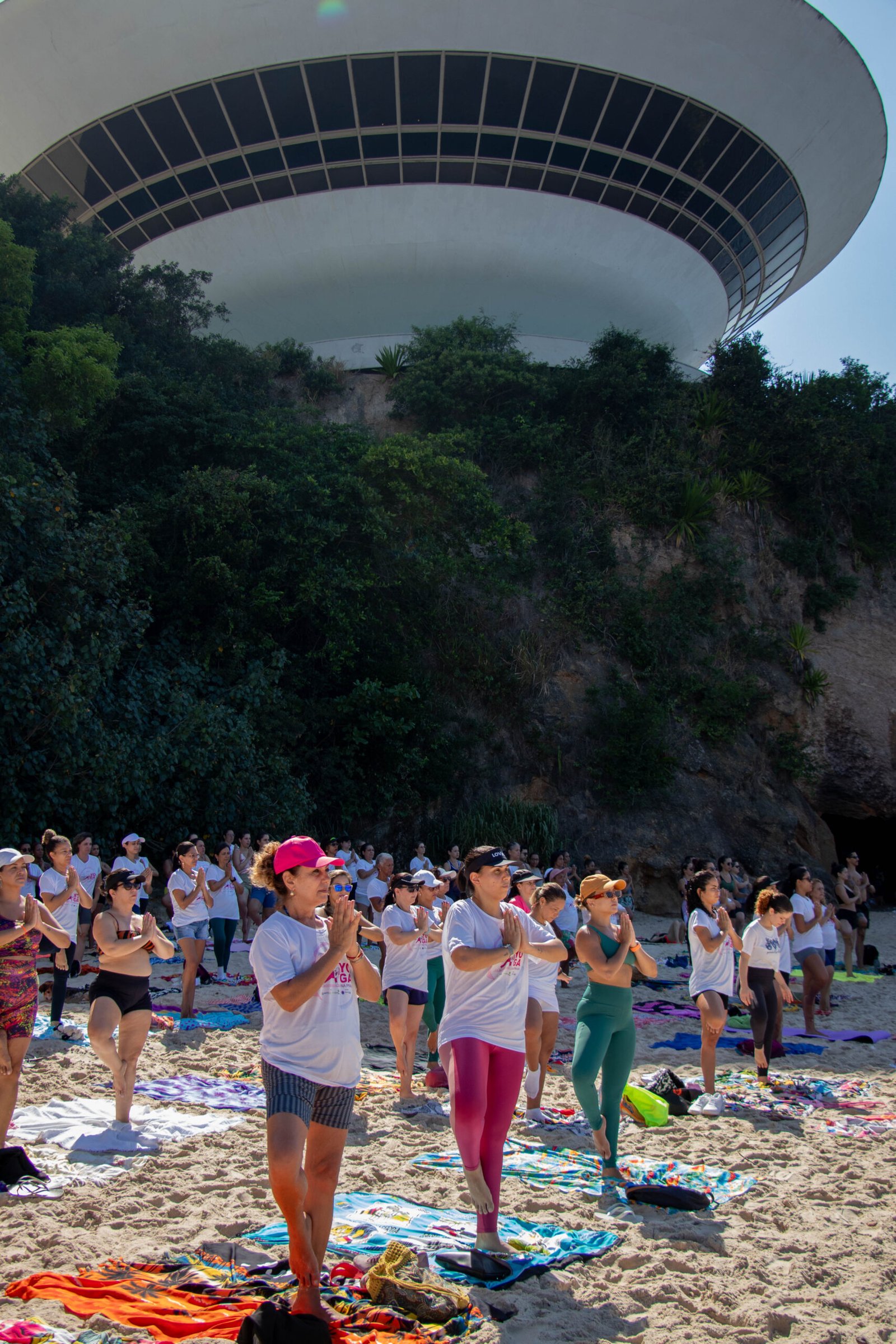 yoga na praia-dia da mulher_25_3