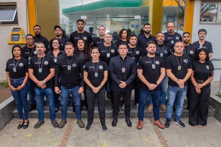 Equipe da polícia civíl da 123ª Delegacia Policial. Macaé/RJ.