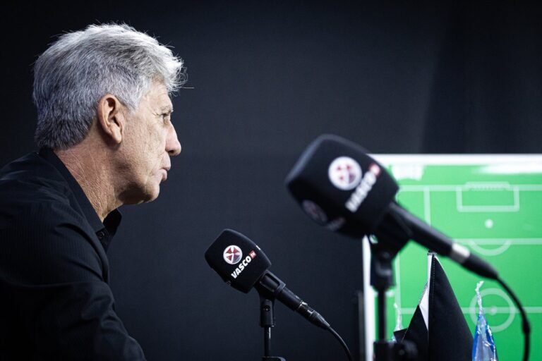 20260305-033551-1-11-renato-gaucho-em-apresentacao-no-vasco---foto-matheus-limavasco