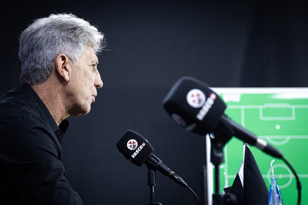 20260305-033551-1-11-renato-gaucho-em-apresentacao-no-vasco---foto-matheus-limavasco