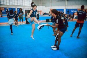 Esporte que transforma Itaboraí aproxima estudantes de campeões mundiais de taekwondo (3)