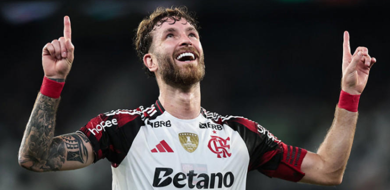 Léo Pereira comemora o segundo gol do Fla no clássico. Foto/Divulgação: Gilvan de Souza (CRF)