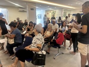 A sala de espera dos consultórios teve grande movimento durante todo o dia