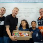 Entrega de kits e uniformes escolares avança em Itaboraí 2