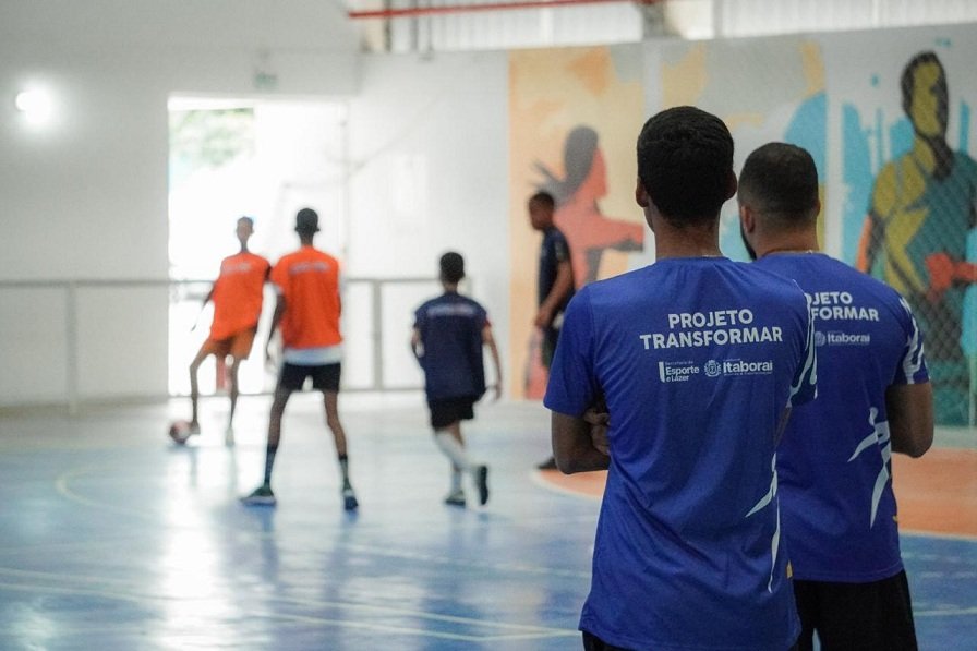 Prefeitura de Itaboraí incentiva o esporte com aulas de futsal no Ginásio Esportivo (7)