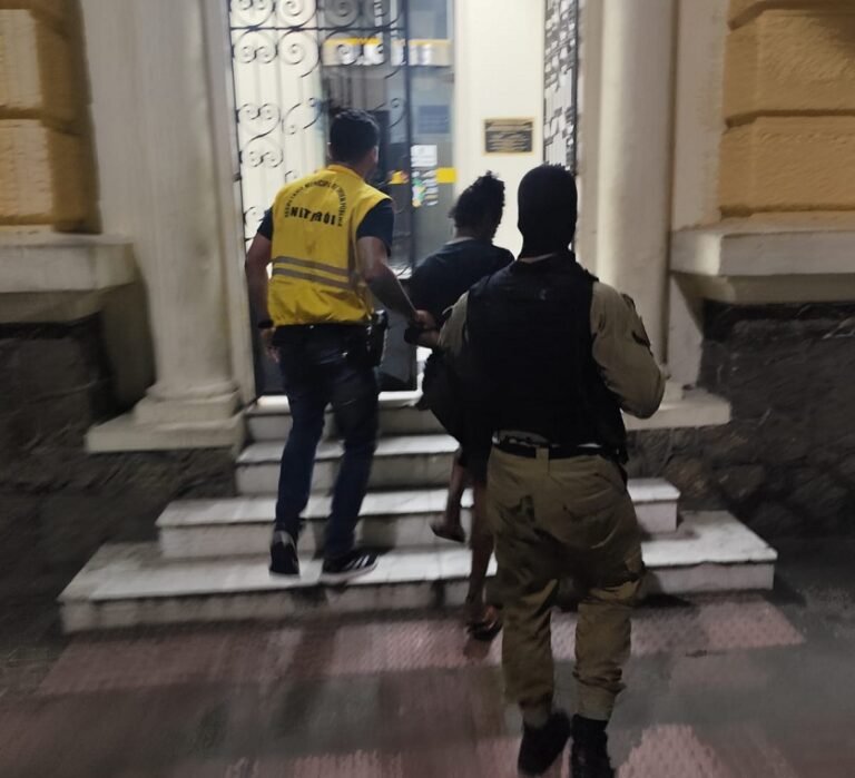 homem_detido_furto_banca