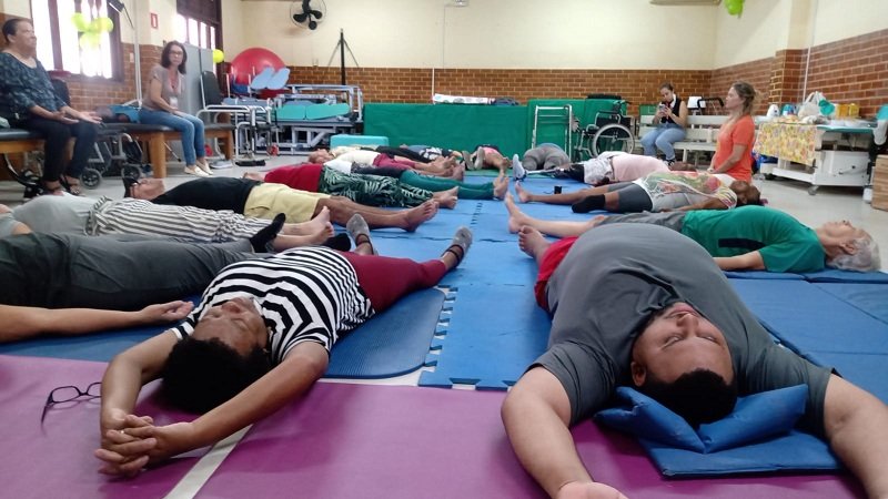 pestalozzi - aulão de yoga