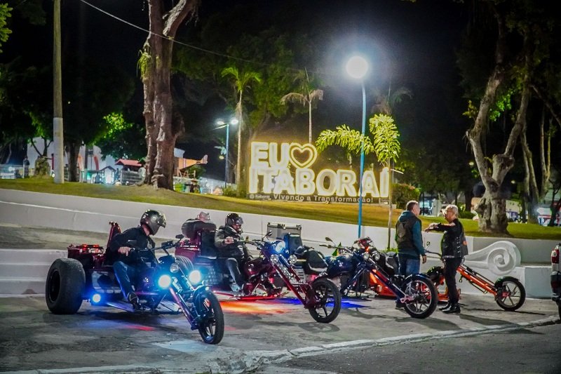 23º Encontro de Motociclistas de Itaboraí reúne público e movimenta o Centro da cidade na noite de abertura (3)
