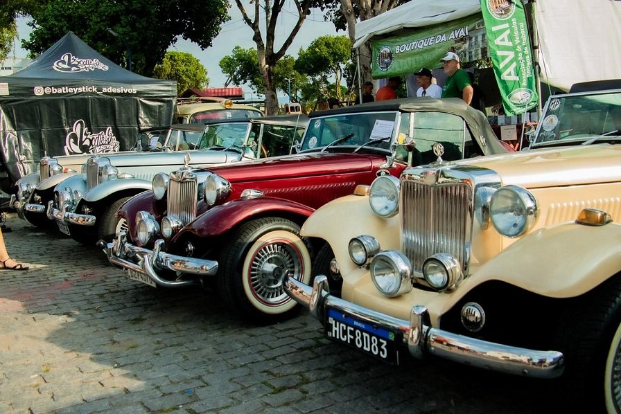23º Encontro de Veículos Antigos reúne público e relíquias automotivas no primeiro dia de evento 1