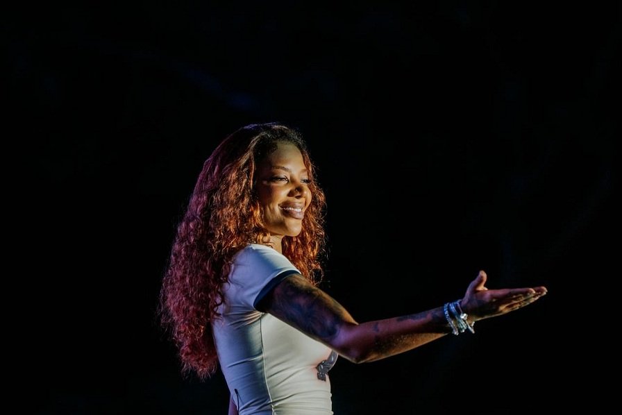 Itaboraí 193 anos “Onda Diferente” de Ludmilla agita multidão no terceiro dia de shows da cidade (3)
